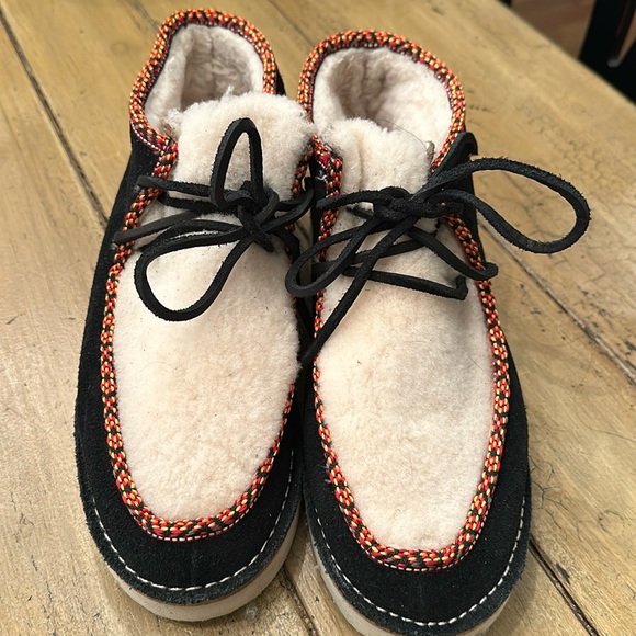 Beek for Anthro Alpine shearling lined black suede booties. - Picture 1 of 4